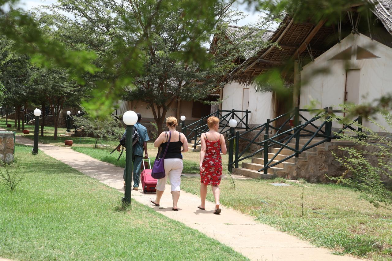 Hotel Manyatta Camp Voi Exterior foto